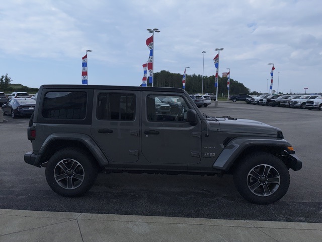 2023 Jeep Wrangler Sahara photo 4