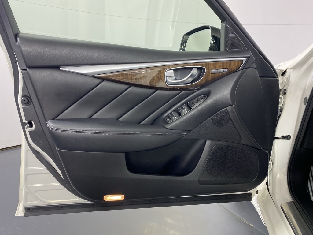 2014 Infiniti Q50 Hybrid Sport photo 21