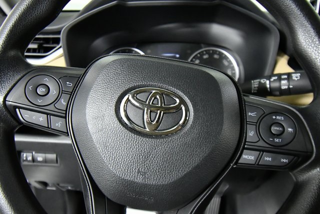 2022 Toyota RAV4 Hybrid XLE photo 2