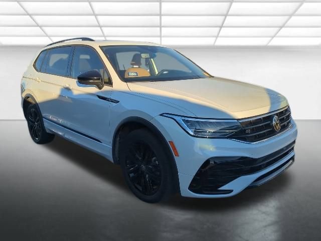 2022 Volkswagen Tiguan SE R-LINE BLACK's photo