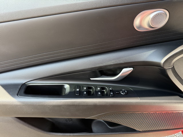 2023 Hyundai Elantra SEL photo 13