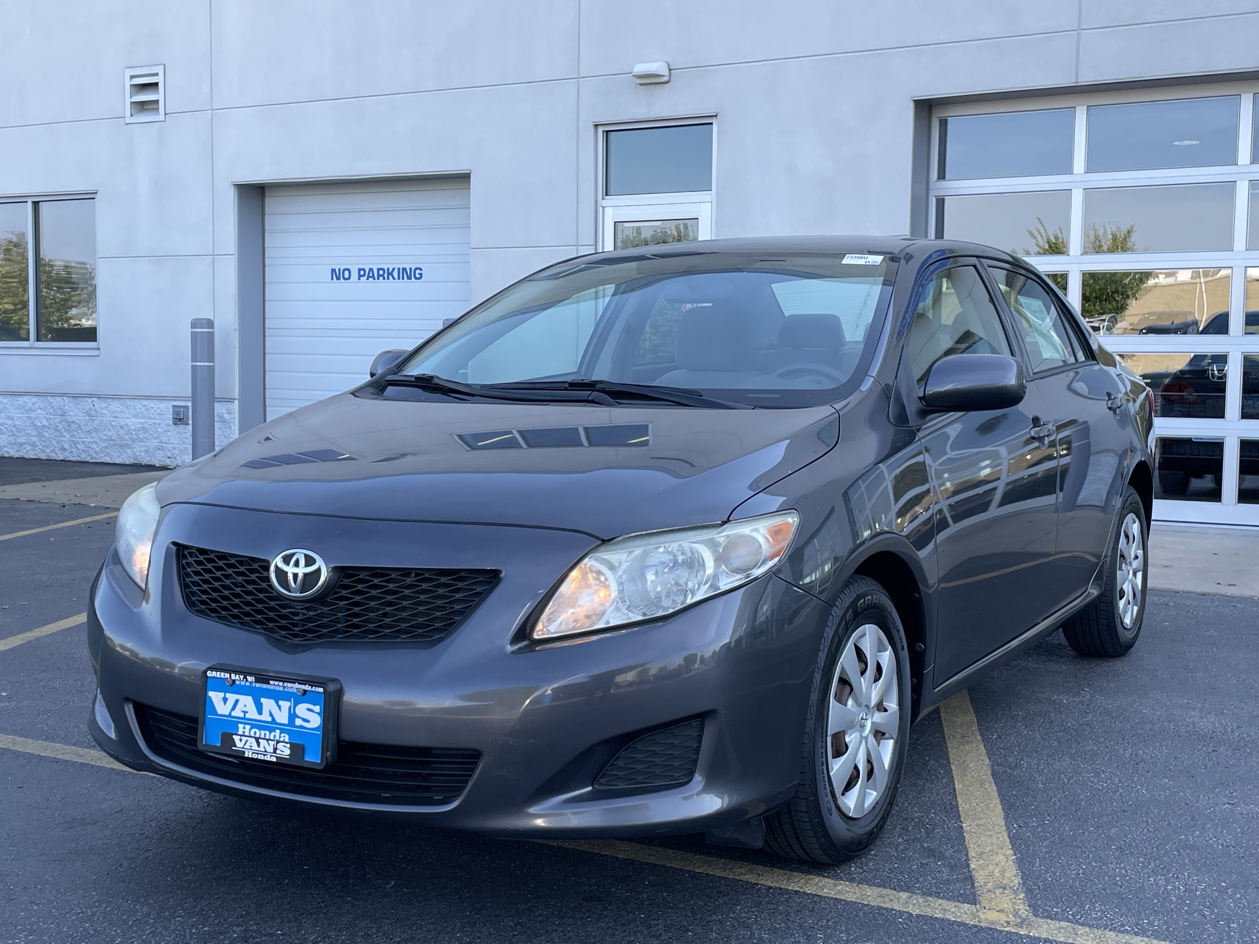 2010 Toyota Corolla LE photo 3