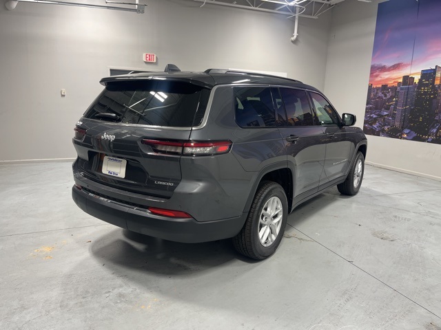 2025 Jeep Grand Cherokee Laredo photo 4