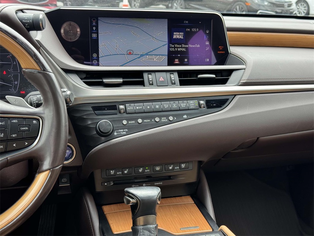 2019 Lexus ES 300h photo 16