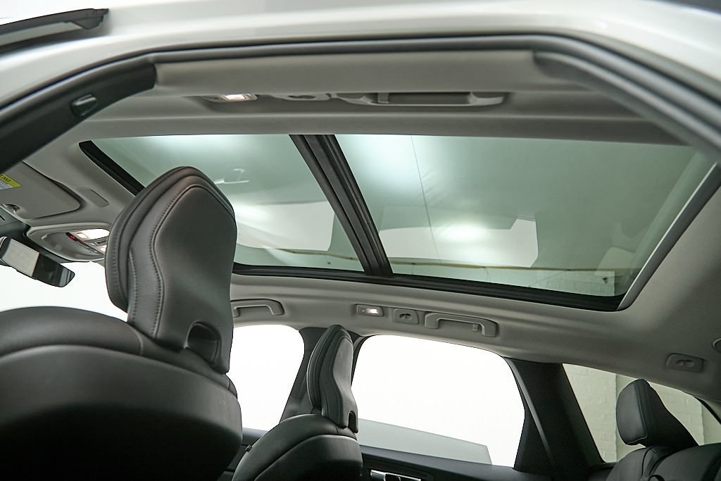 2023 VOLVO XC60 - Image 21