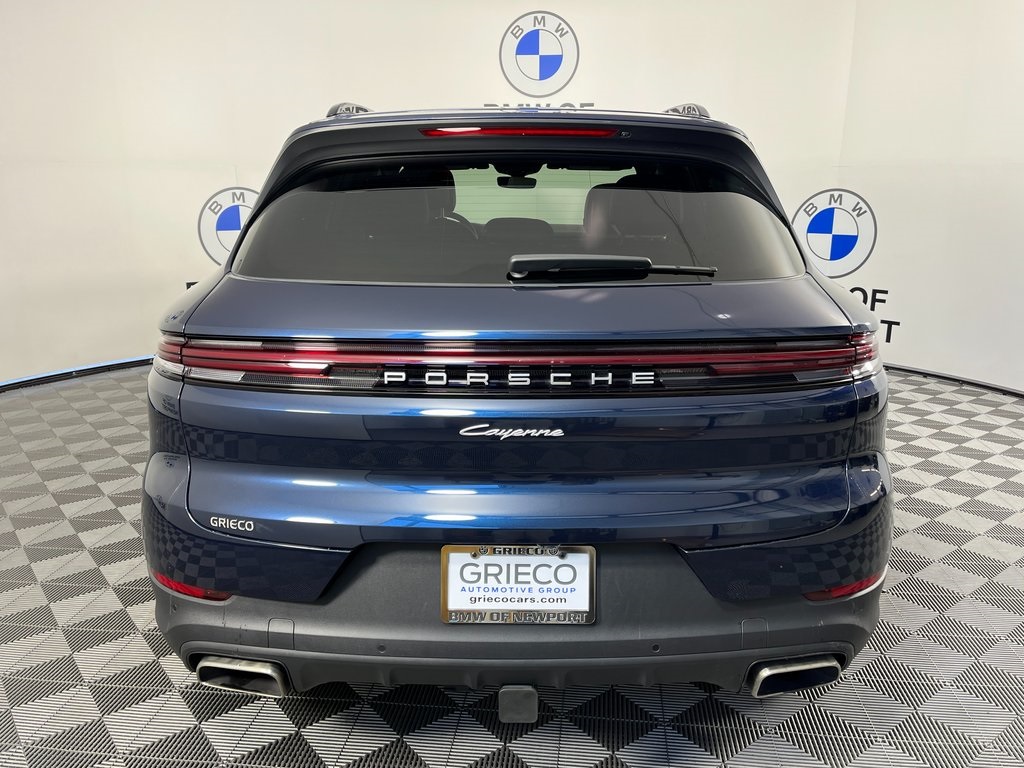 2024 Porsche Cayenne Base photo 4