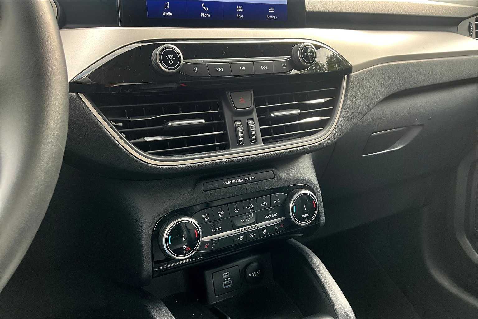 2022 Ford Escape SEL photo 32