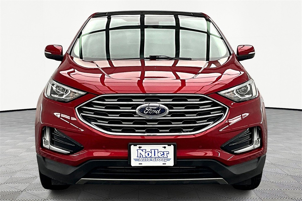 2021 Ford Edge Titanium photo 3