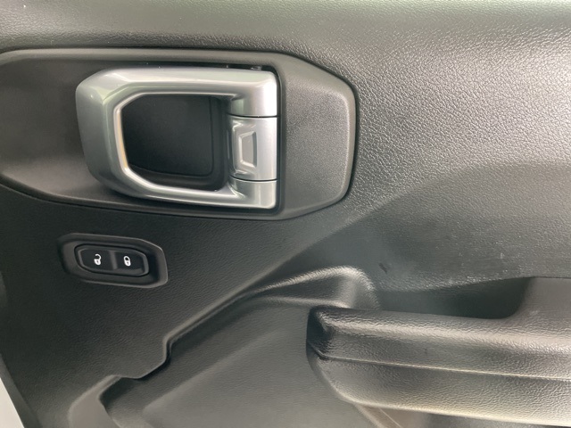 2021 Jeep Gladiator Sport photo 11