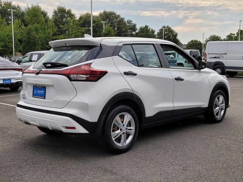 2022 Nissan Kicks S photo 2