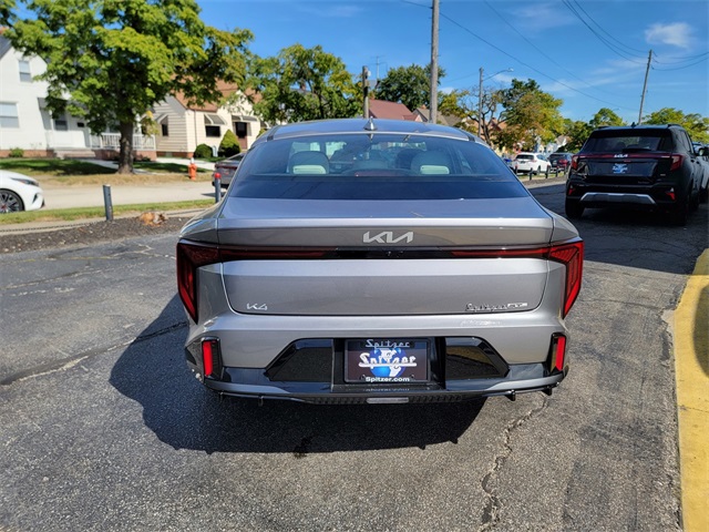 2025 Kia K4 GT-Line photo 3