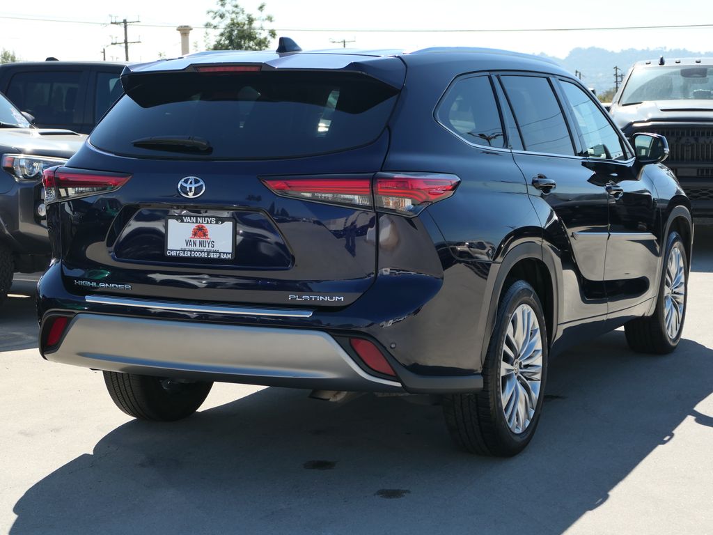 2023 Toyota Highlander Platinum photo 3