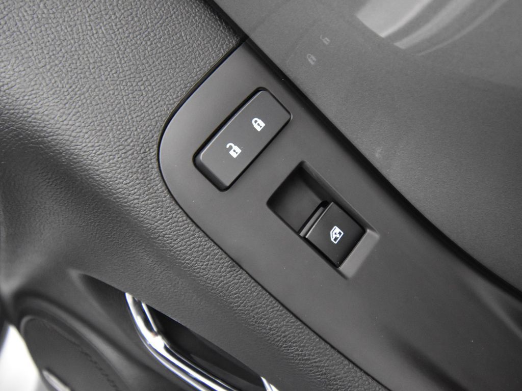 2013 Chevrolet Camaro 2LT photo 34