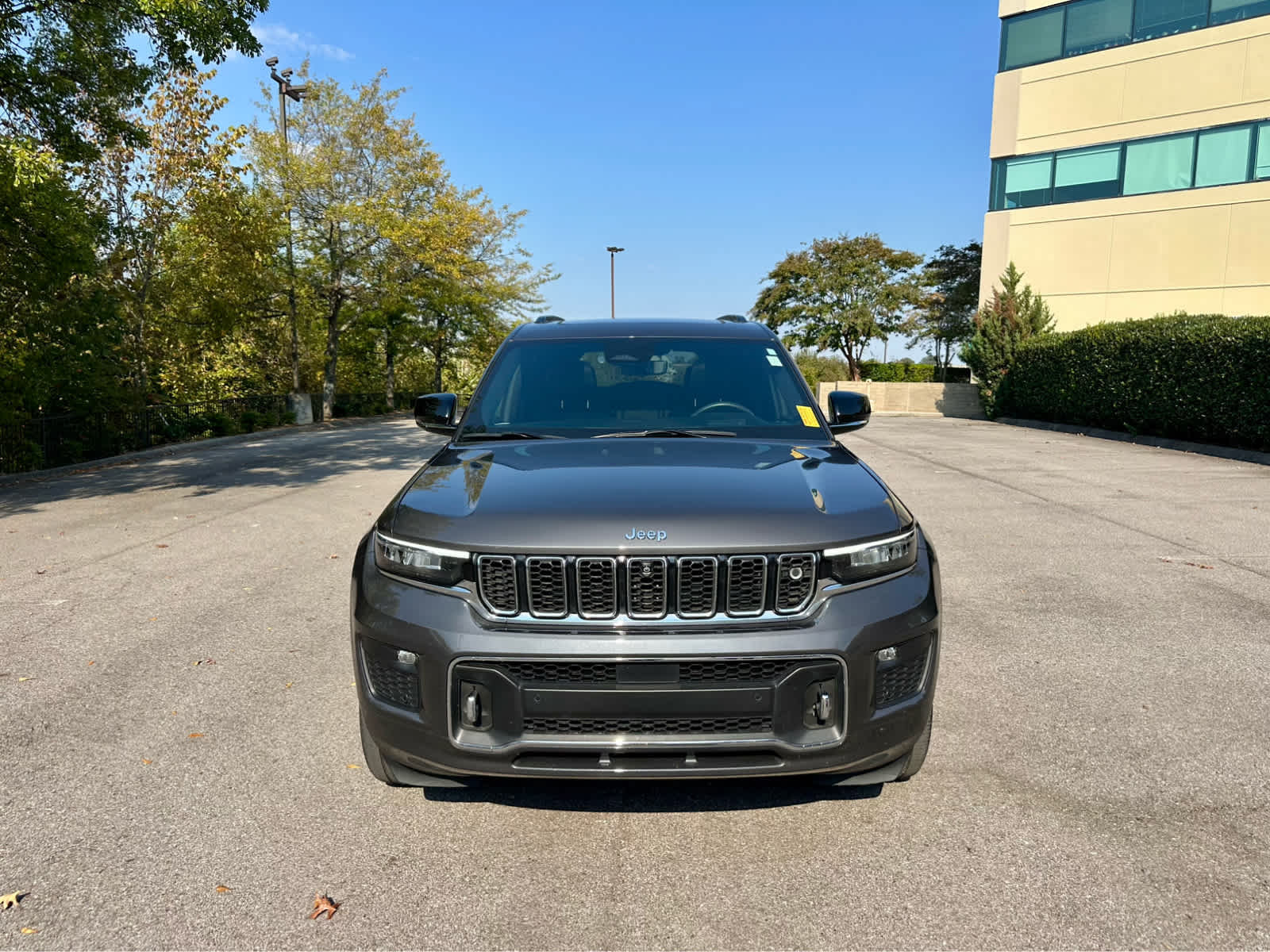 2022 Jeep Grand Cherokee Overland photo 2