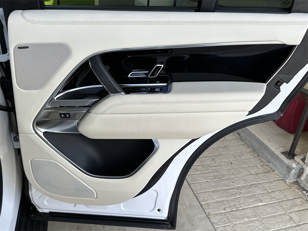 2024 Land Rover Range Rover SE photo 32