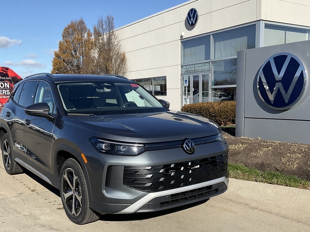 2026 Volkswagen Tiguan SE's photo