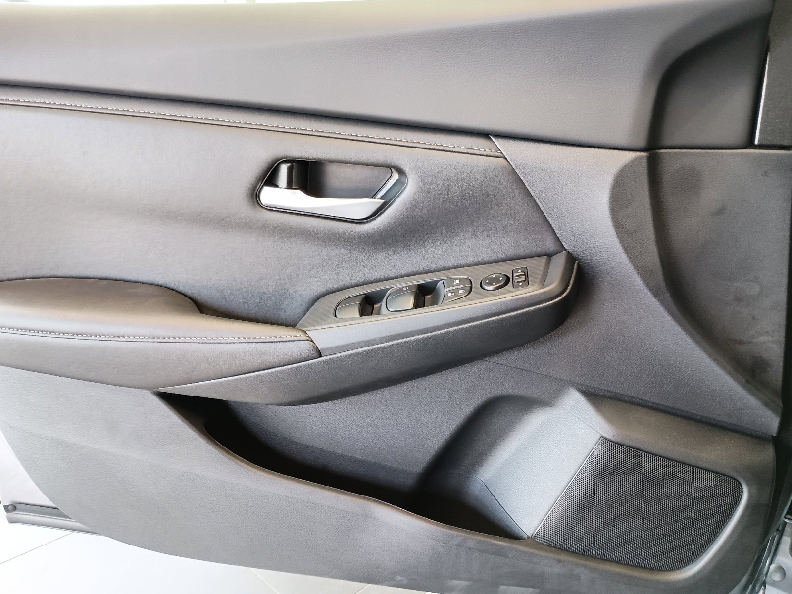 2025 Nissan Sentra SV photo 21