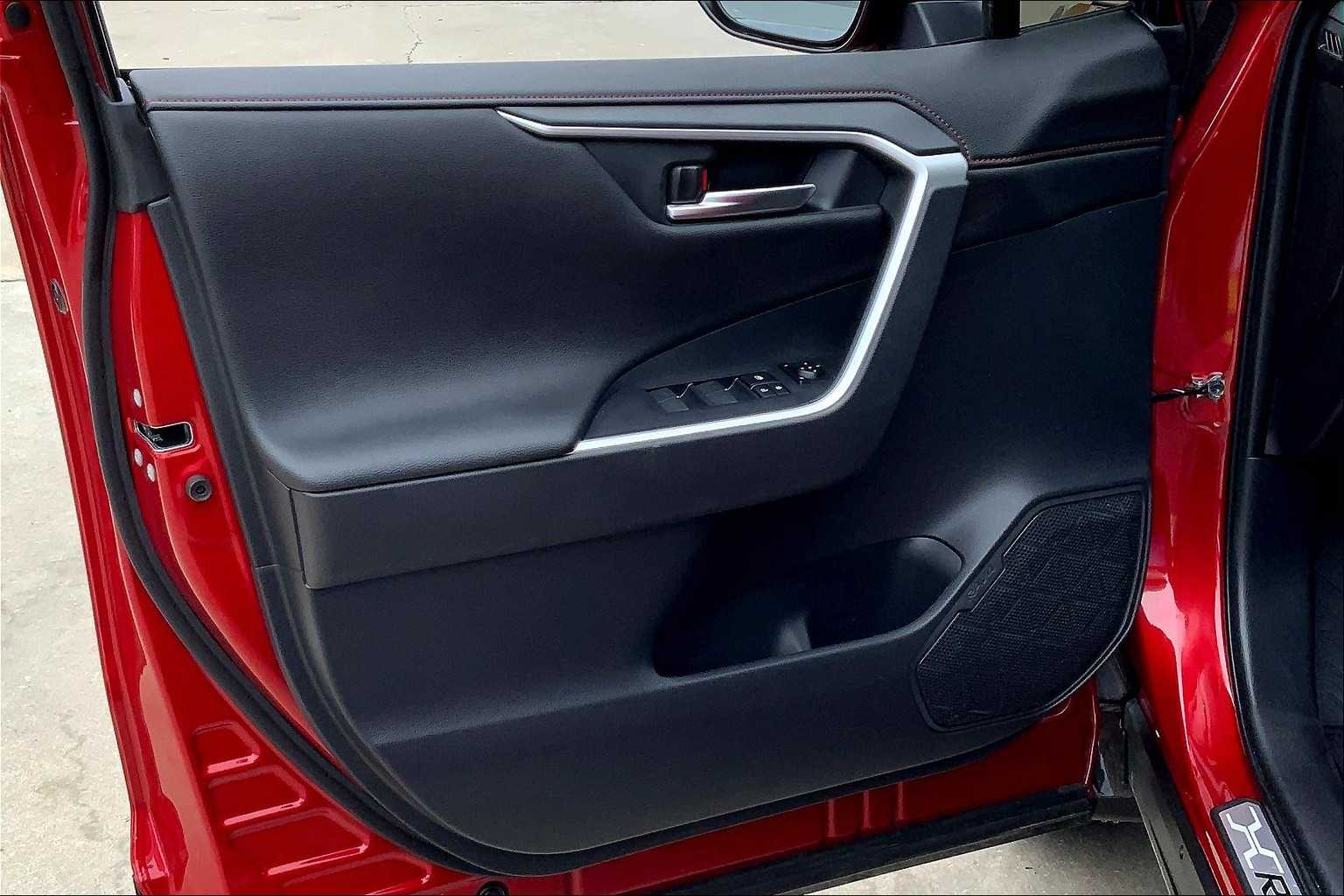 2025 Toyota RAV4 Hybrid XSE photo 39