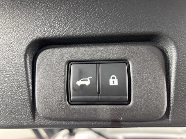 2025 Nissan Rogue SV photo 13