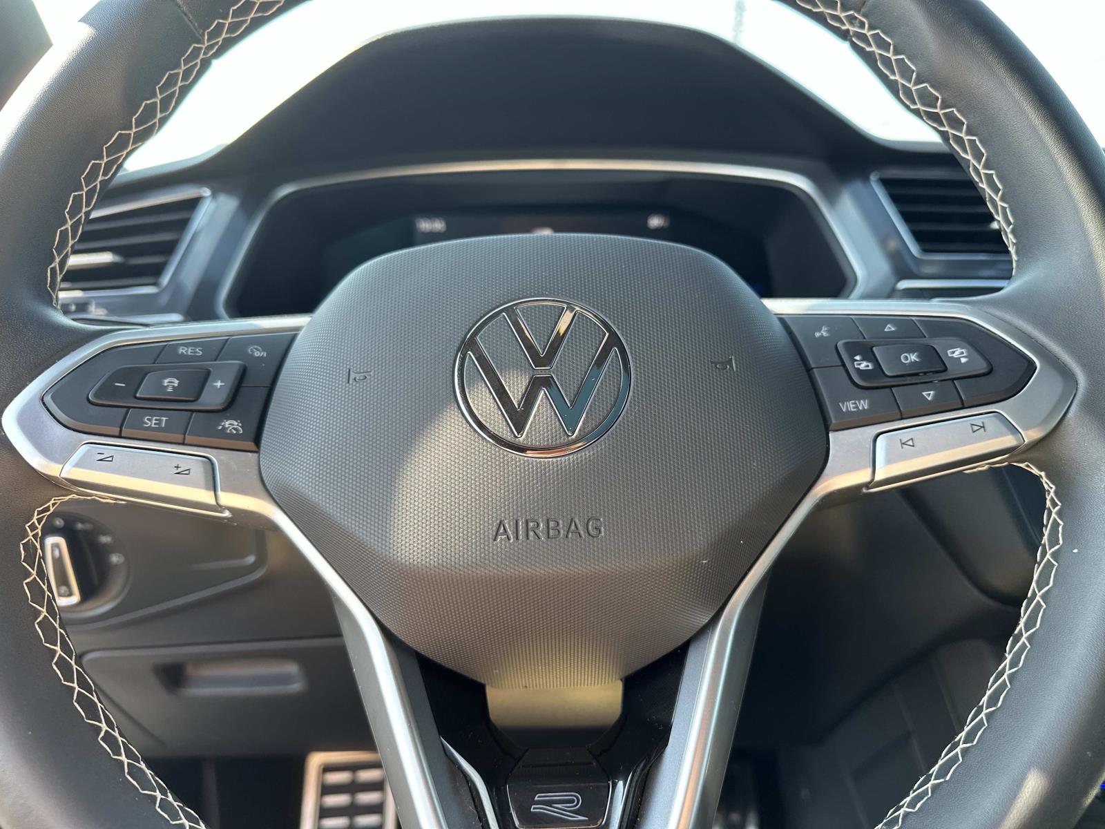 2023 Volkswagen Tiguan Black SE R-Line photo 19