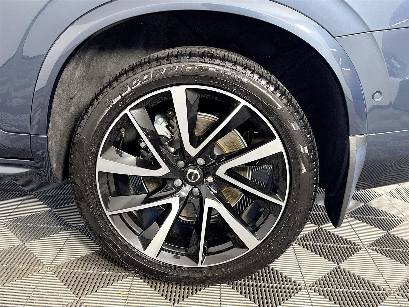2024 Volvo XC90 B5 Plus photo 32