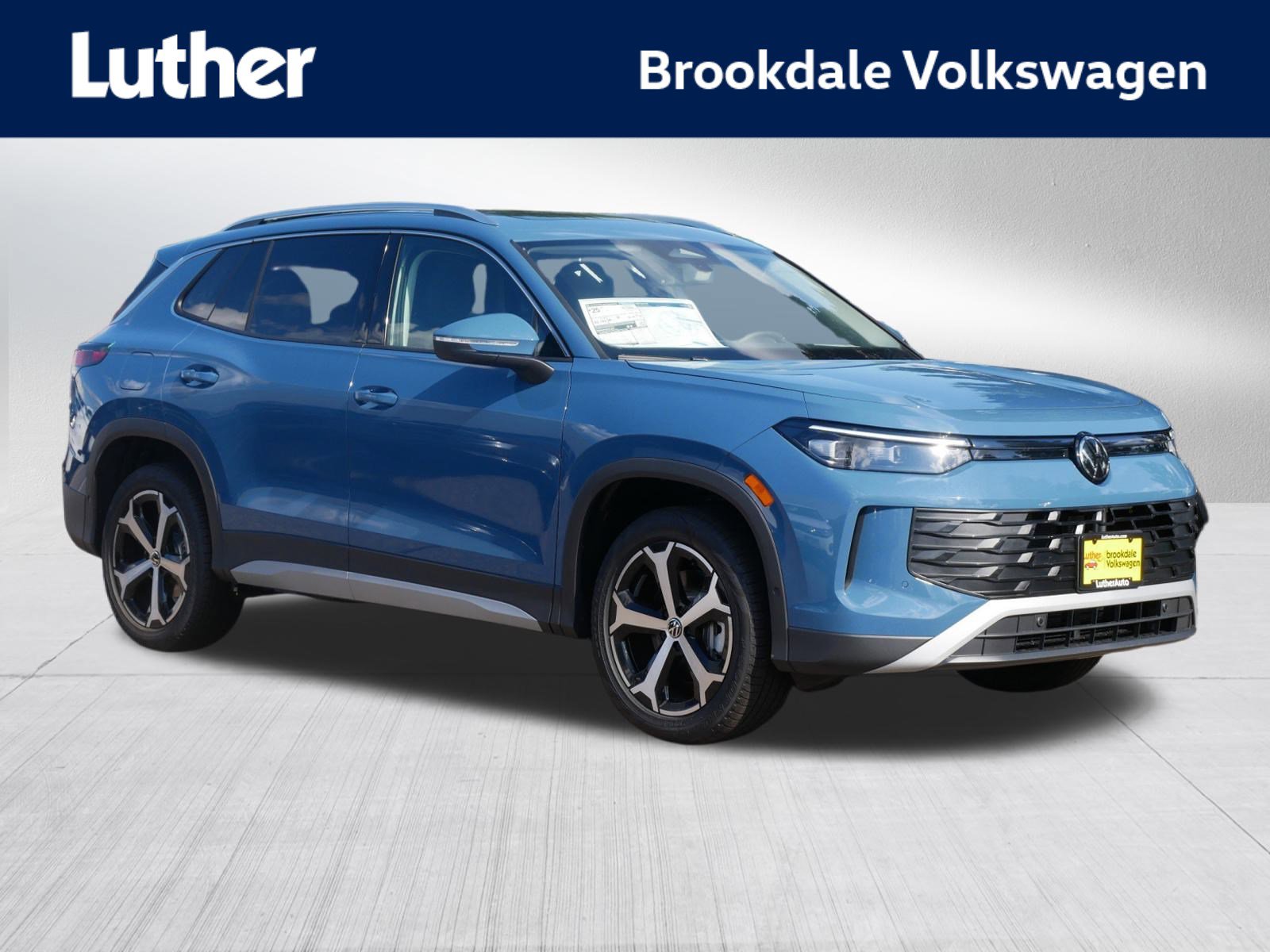 2025 Volkswagen Tiguan SE's photo