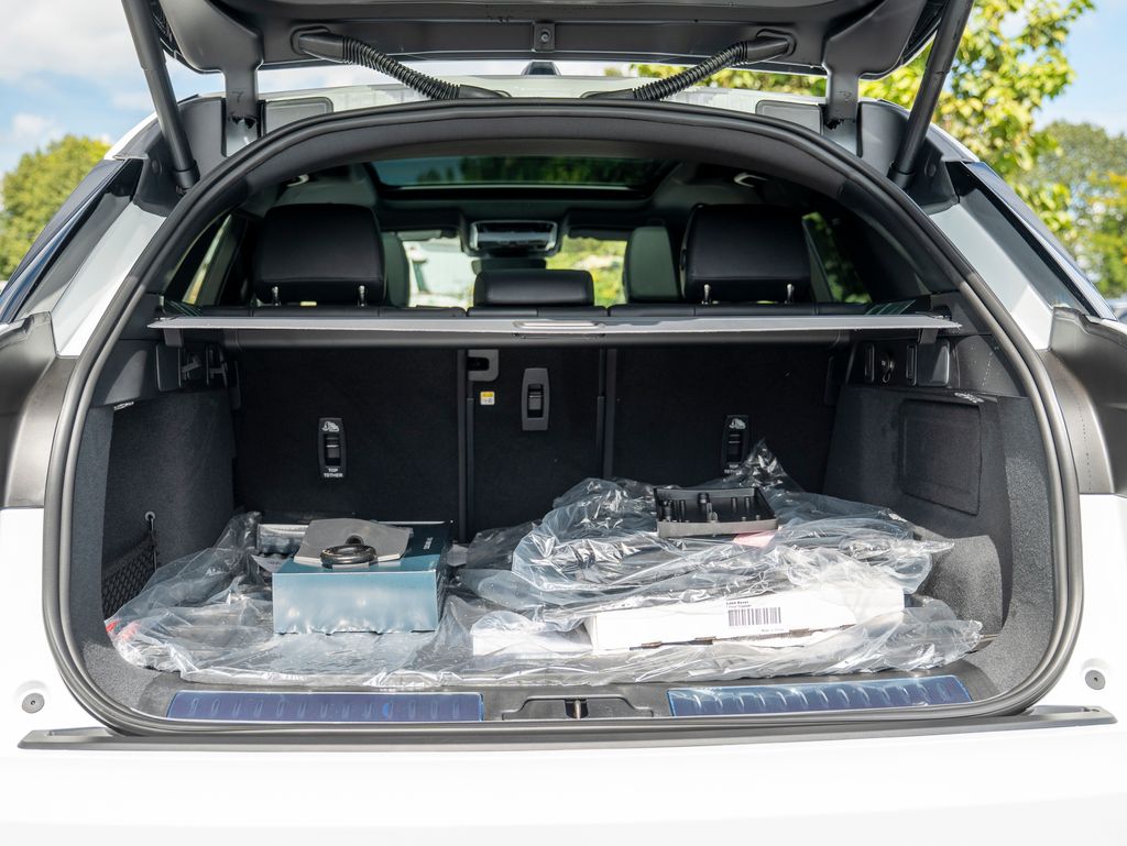 2026 Land Rover Range Rover Velar S photo 28