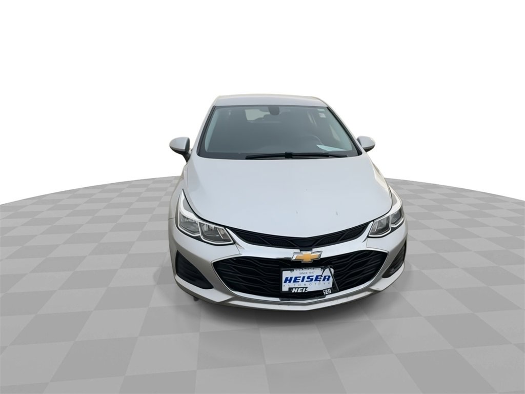 2019 Chevrolet Cruze LS photo 2