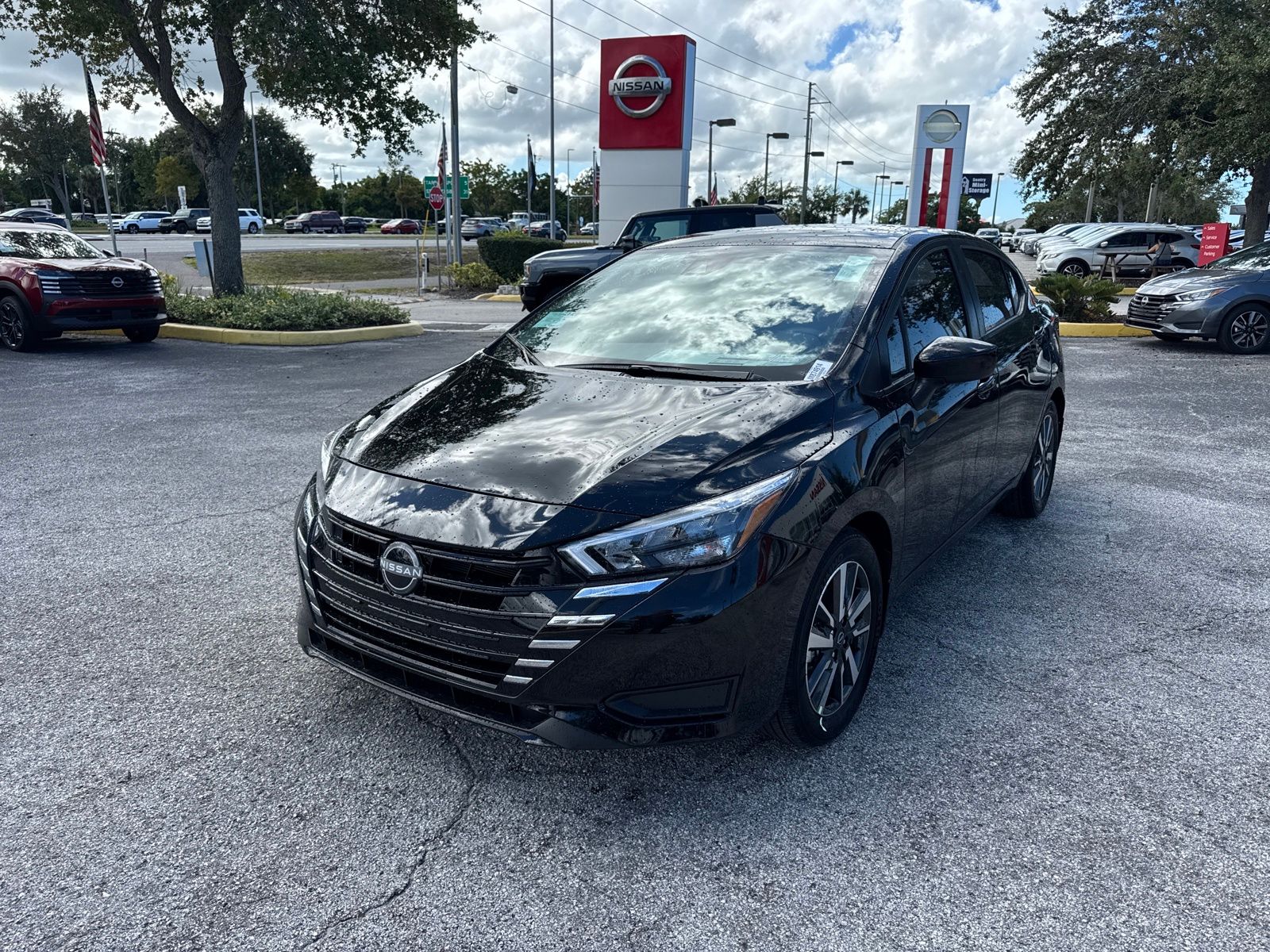 2025 Nissan Versa 1.6 SV photo 2