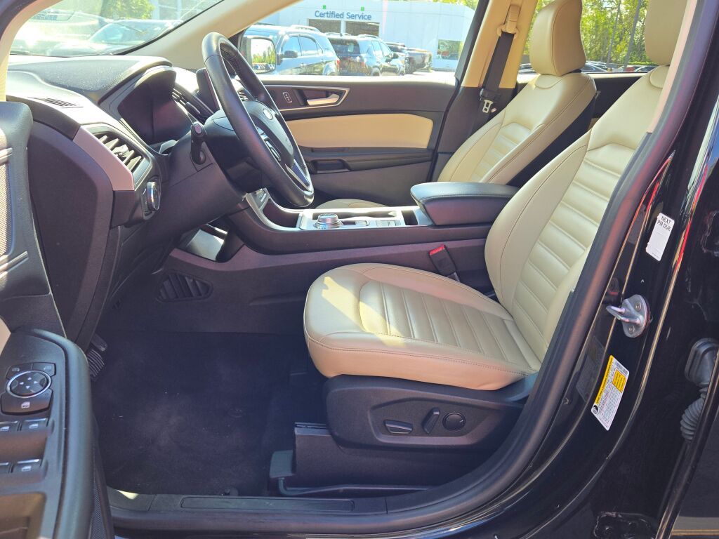 2022 Ford Edge SEL photo 21
