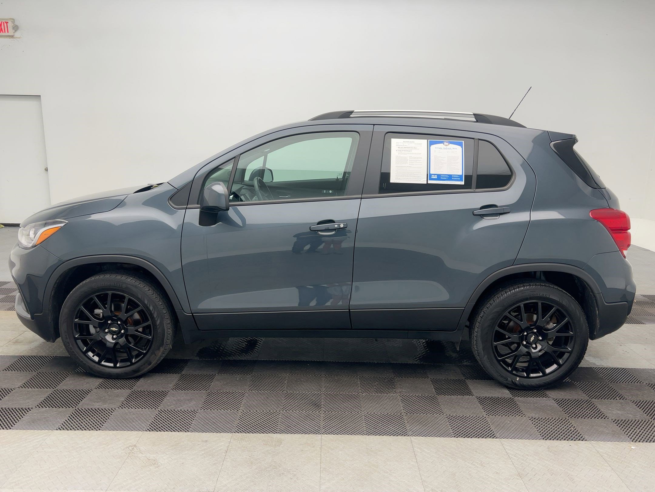 2022 Chevrolet Trax LT photo 2