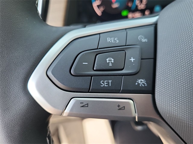 2025 Volkswagen Atlas SE Technology photo 18