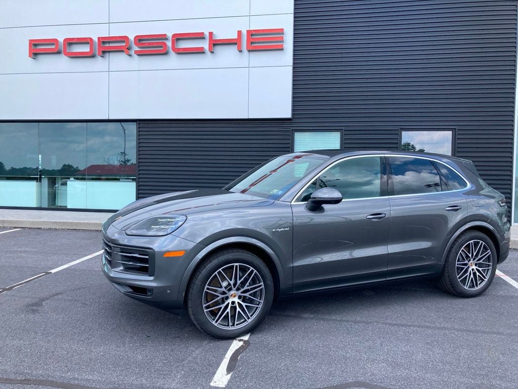 2025 Porsche Cayenne E-Hybrid's photo