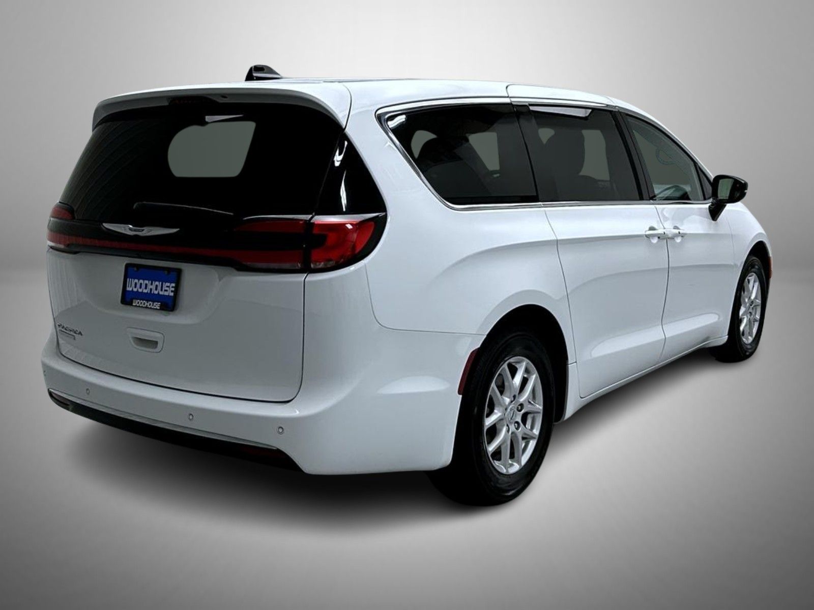 2025 Chrysler Pacifica photo 4