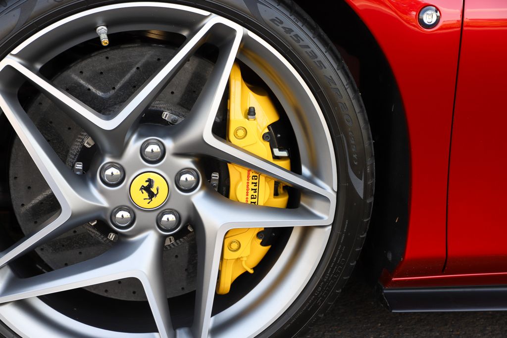 2021 Ferrari F8 Spider photo 40