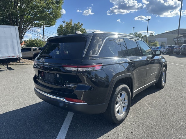 2022 Jeep Grand Cherokee Laredo photo 4