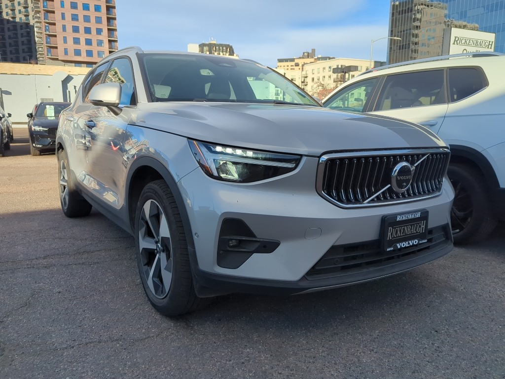 2025 Volvo XC40 Plus's photo