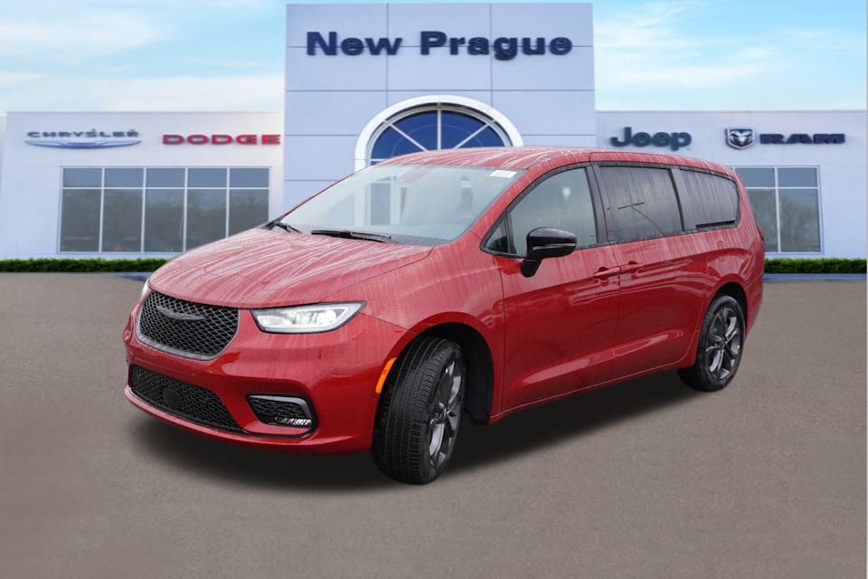 2026 Chrysler Pacifica photo 4