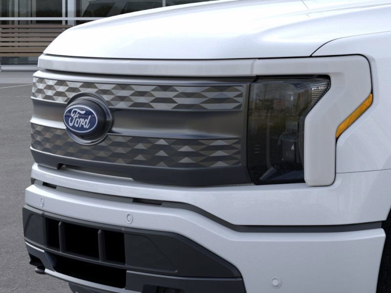 2025 Ford F-150 Lightning Lariat photo 17