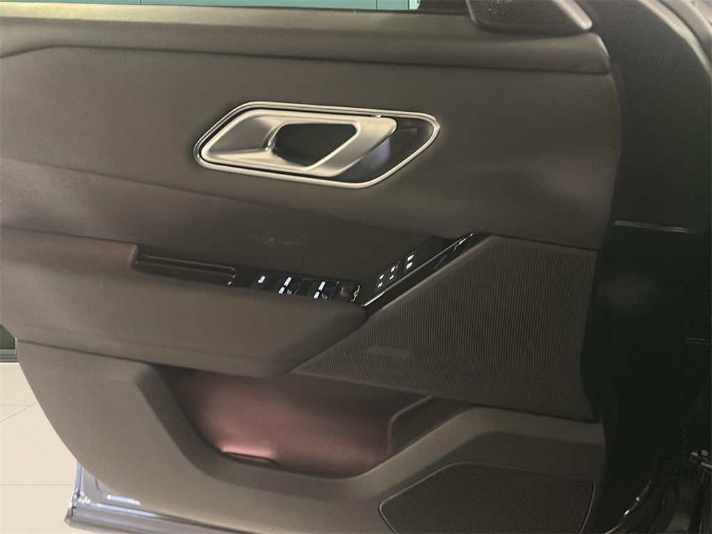 2026 Land Rover Range Rover Velar SE photo 7