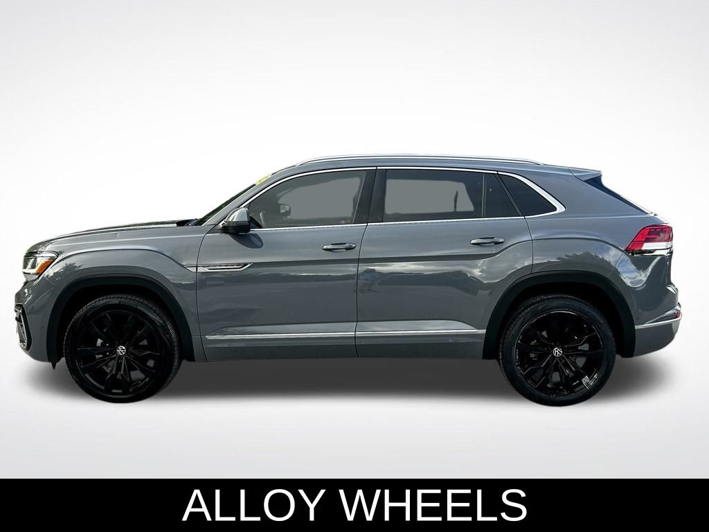 2022 Volkswagen Atlas Cross Sport V6 SEL Premium R-Line photo 3