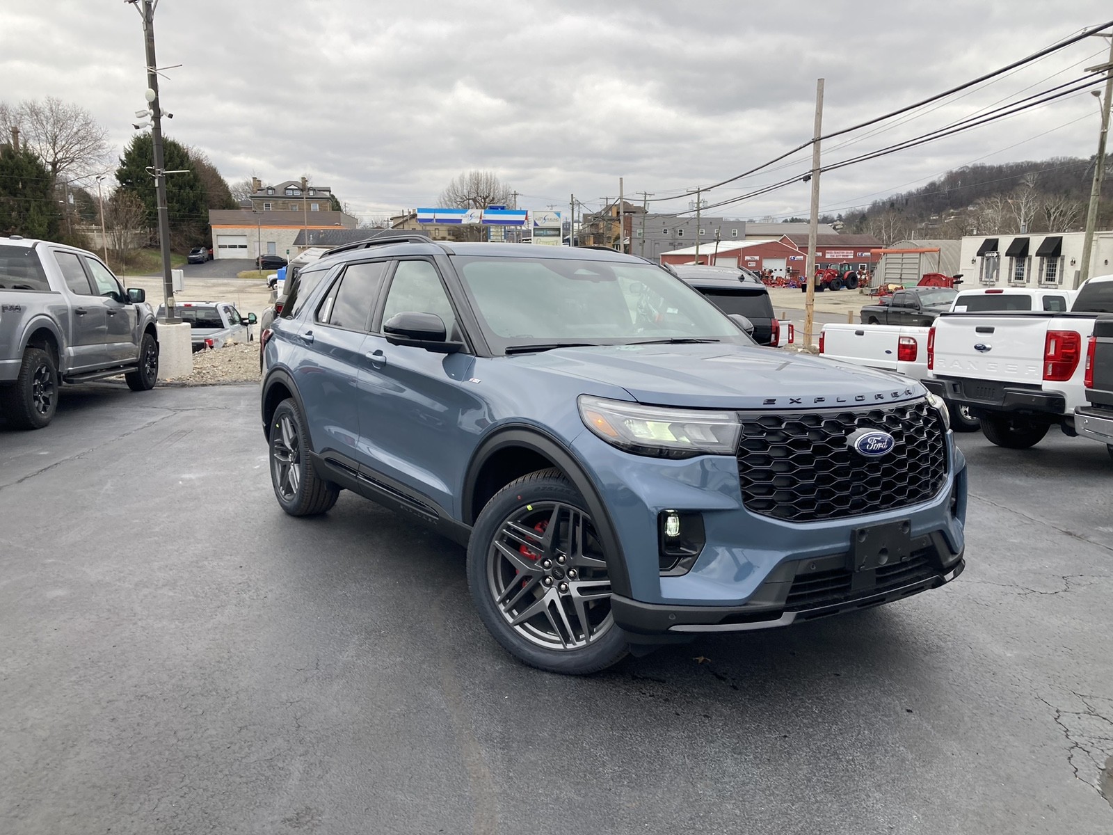 2026 Ford Explorer ST-LINE's photo