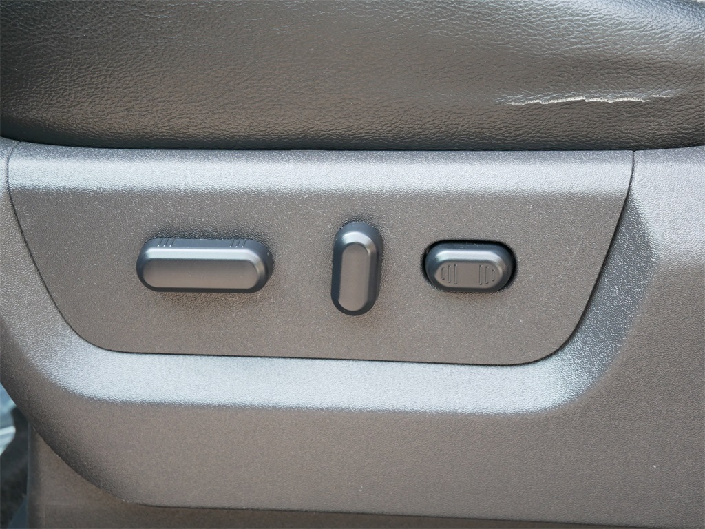 2015 Ford F-250 Lariat photo 16