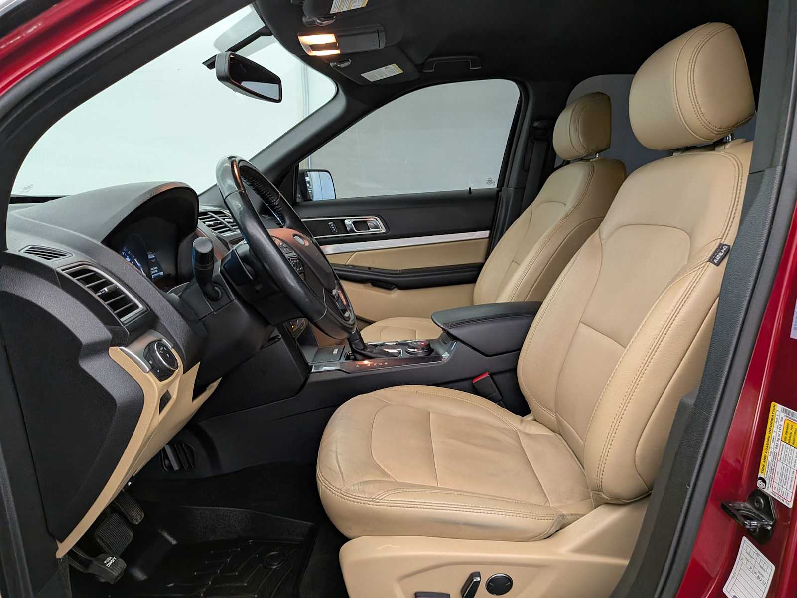 2017 Ford Explorer XLT photo 17