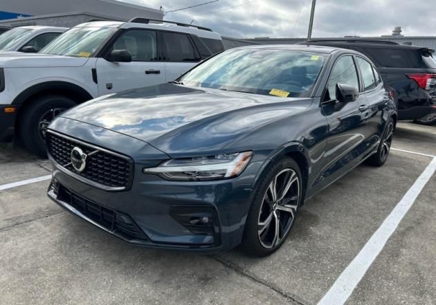 2024 Volvo S60 Plus's photo