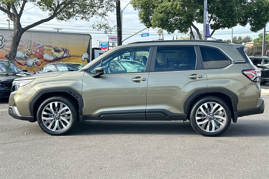 2025 Subaru Forester Touring photo 7