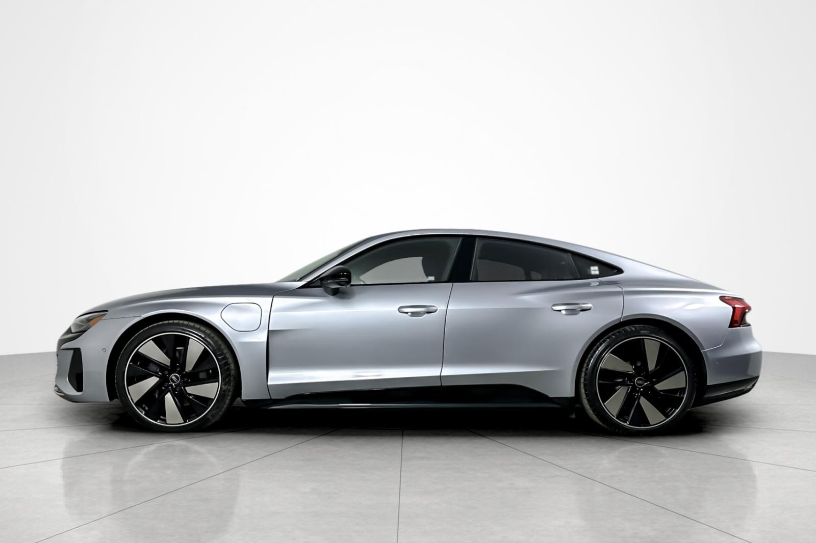 2024 Audi e-tron GT Prestige photo 2