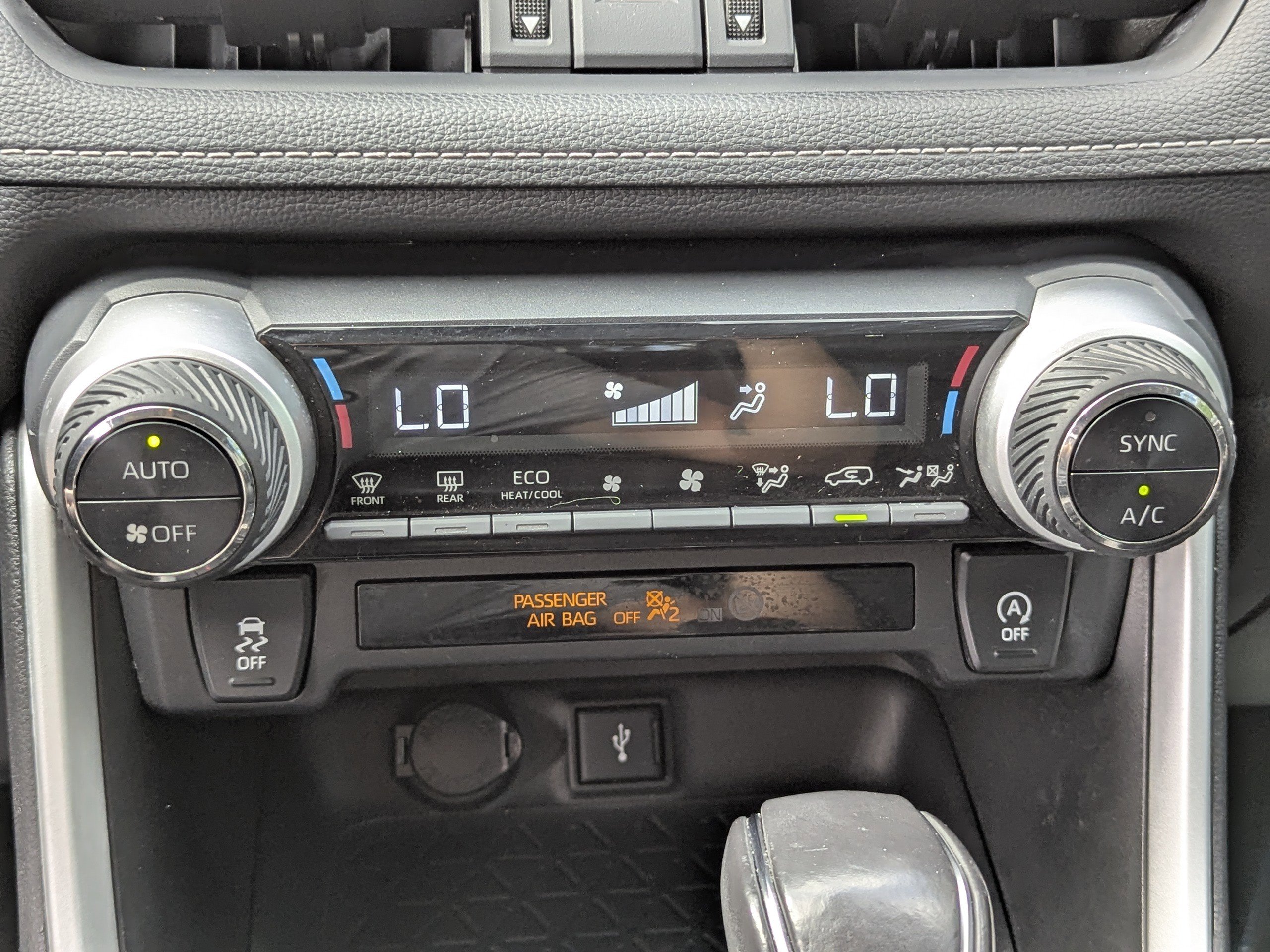 2021 Toyota RAV4 XLE Premium photo 20