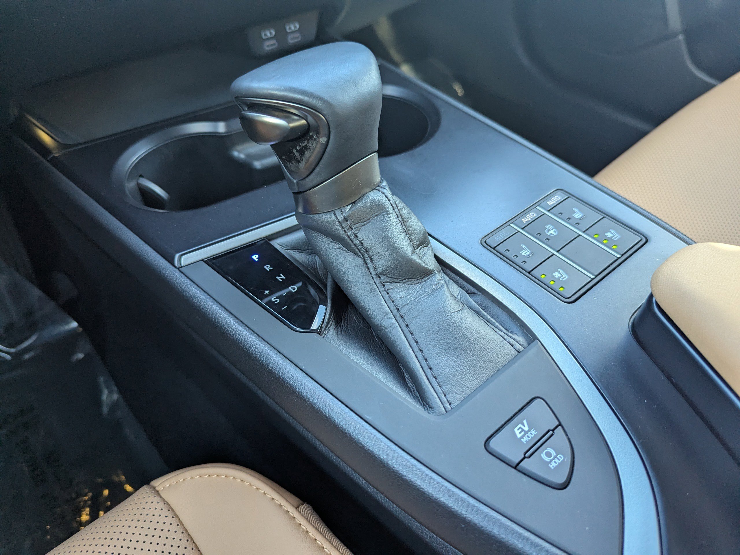 2023 Lexus UX 250h Premium photo 27
