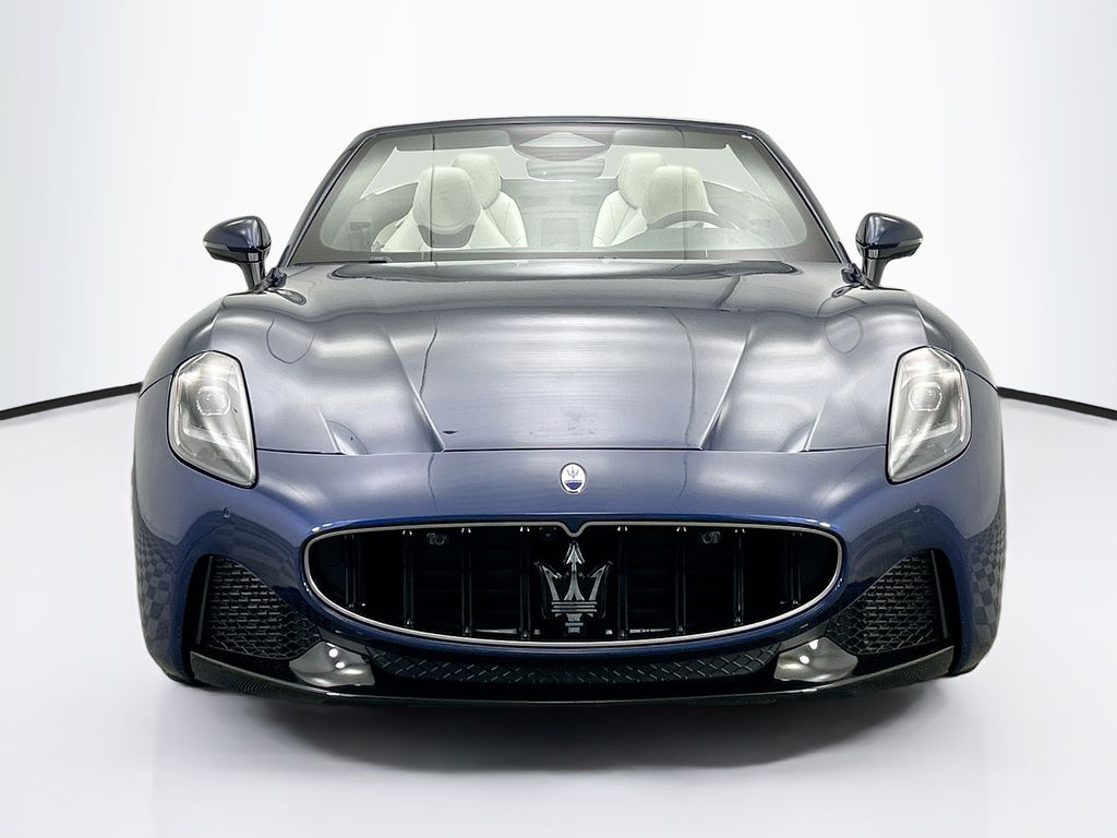 2026 Maserati Grancabrio Base photo 2